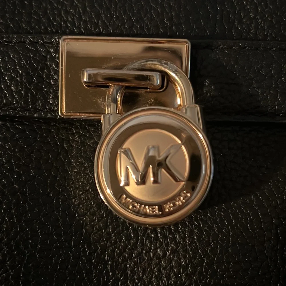 Authentic Michael Kors purse. - Picture 6 of 7